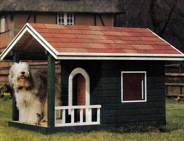 Деревянный домик для собаки